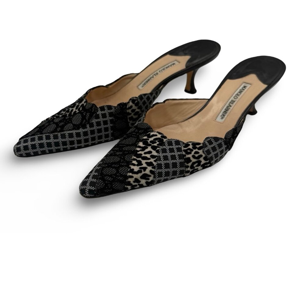 Manolo Blahnik Black and Cream Pointed-Toe size 41 Kitten Mule
